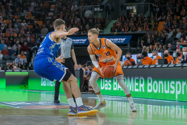 面反映出球 面反映出球