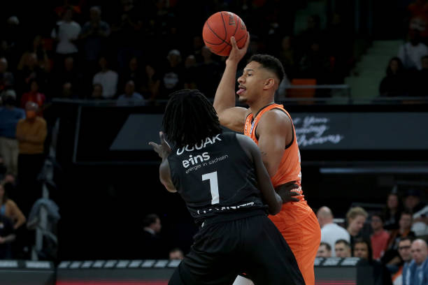 更象征着新 更象征着新